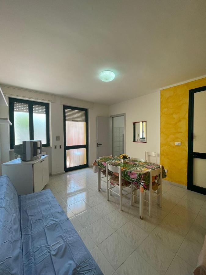 Appartamenti Al Mare Torre Pali Esterno foto